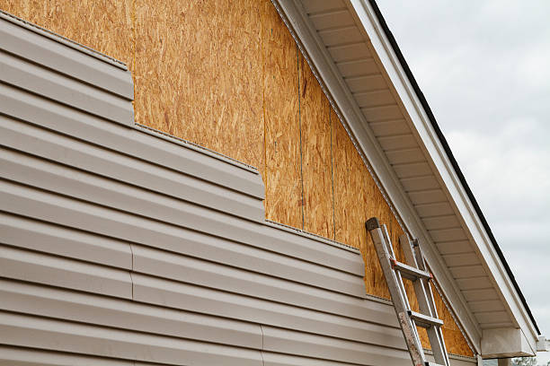 Professional Siding Inspection technician working in Lindenhurst, NY